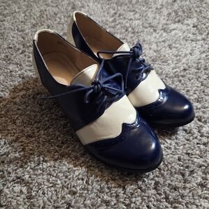 Elegant Navy and White Women's Oxford Heels